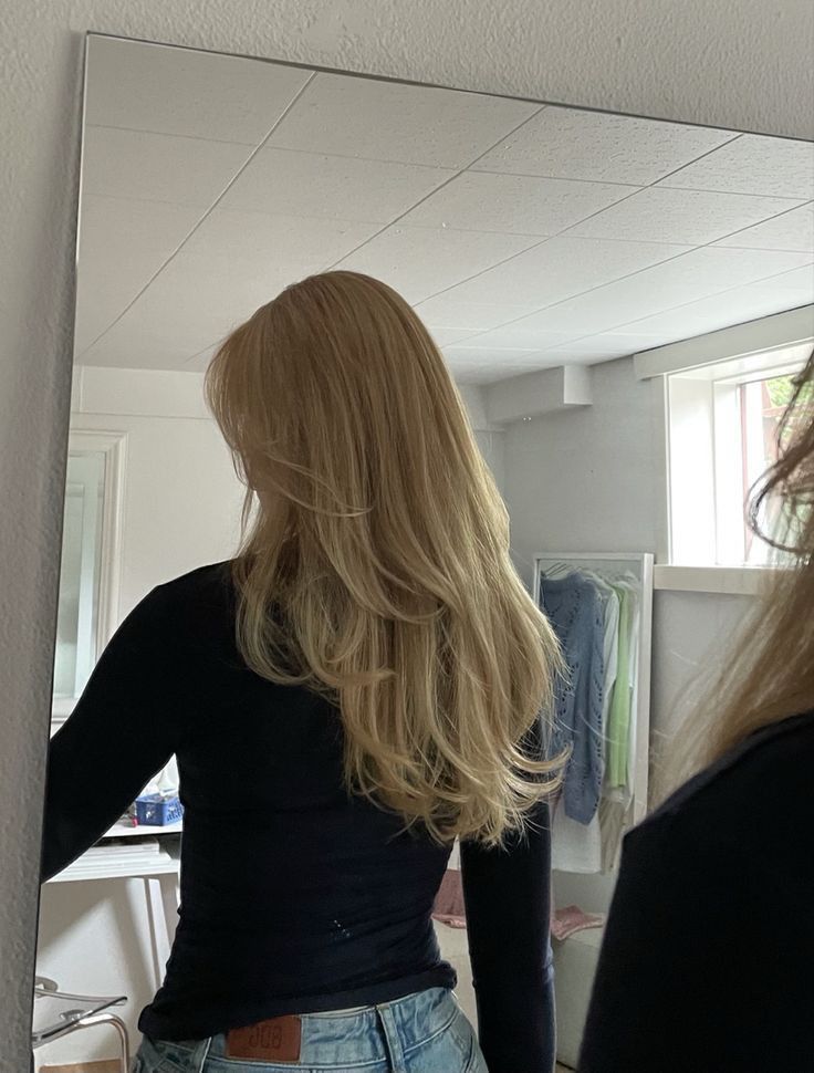 Sandy Blonde Layered Flow