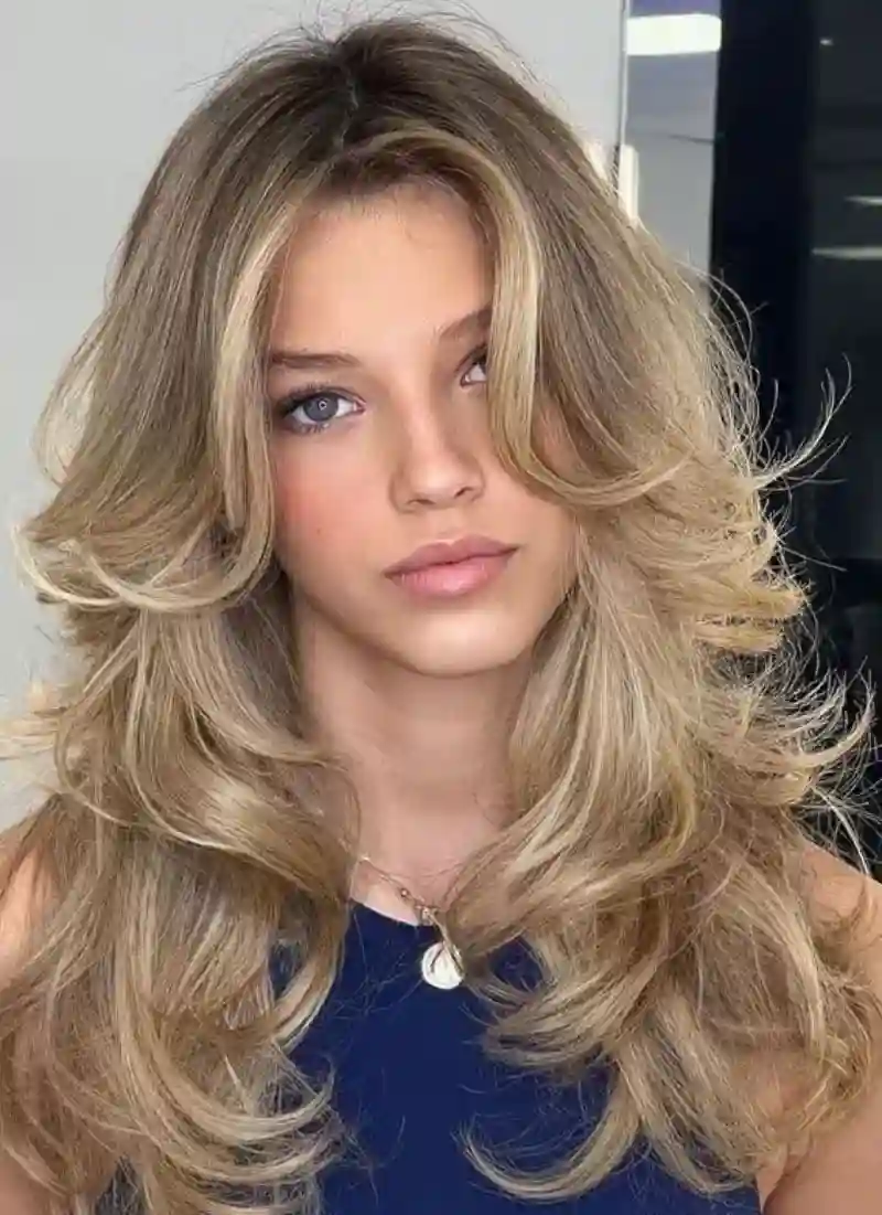 Cool 90s Butterfly Haircut Ideas for Bouncy Hair