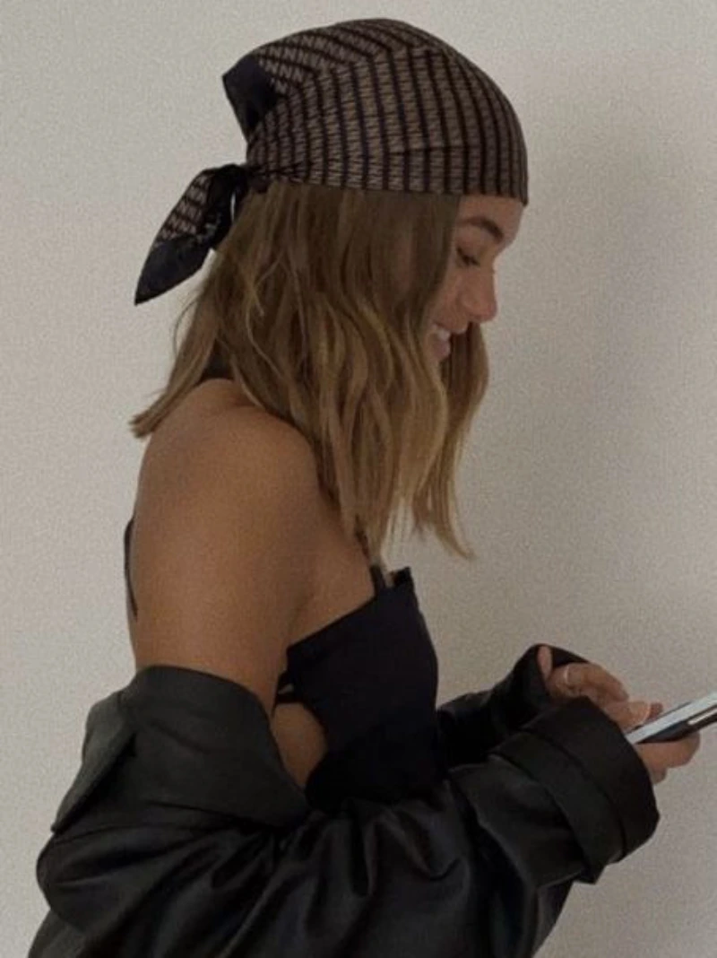 Short Wavy Bandanna Look