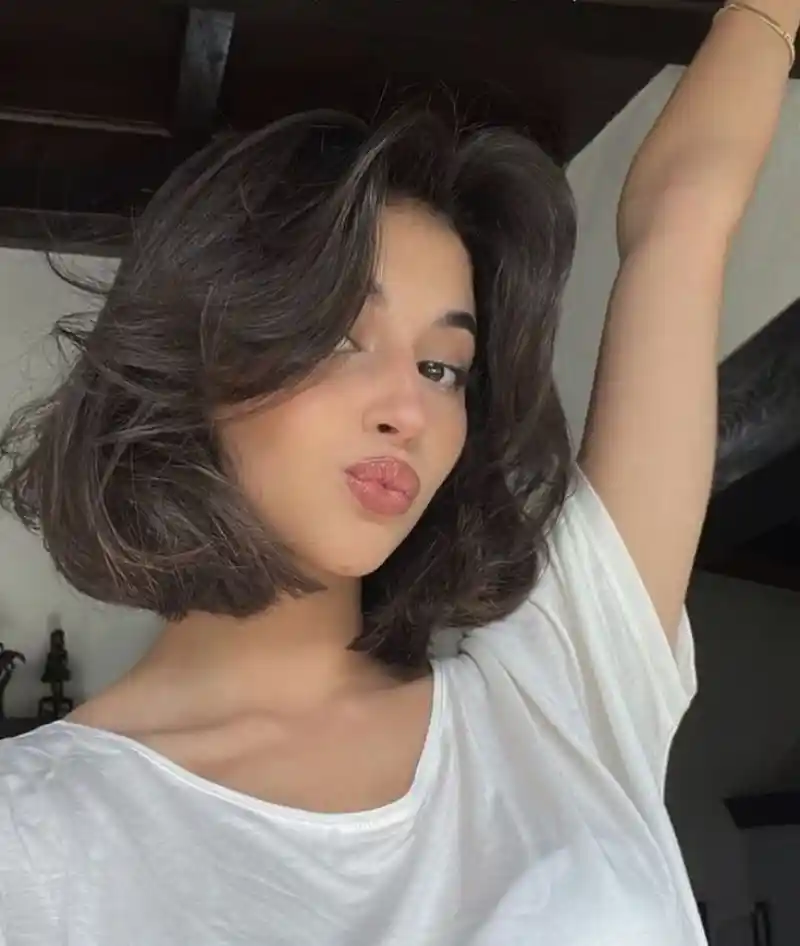 Try This Easy Bob with Curtain Bangs for a Trendy Look