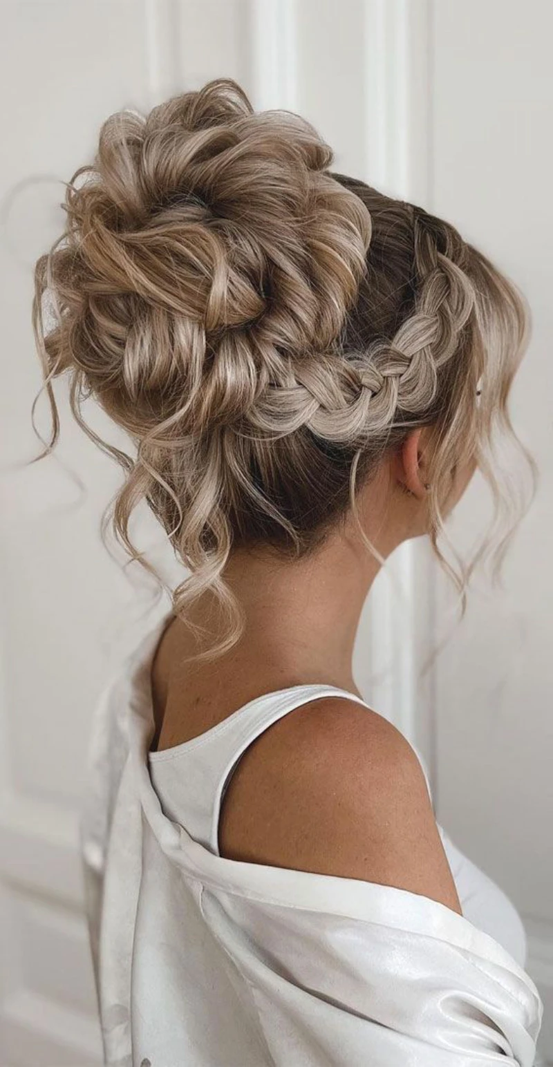 Loose Curly Bun