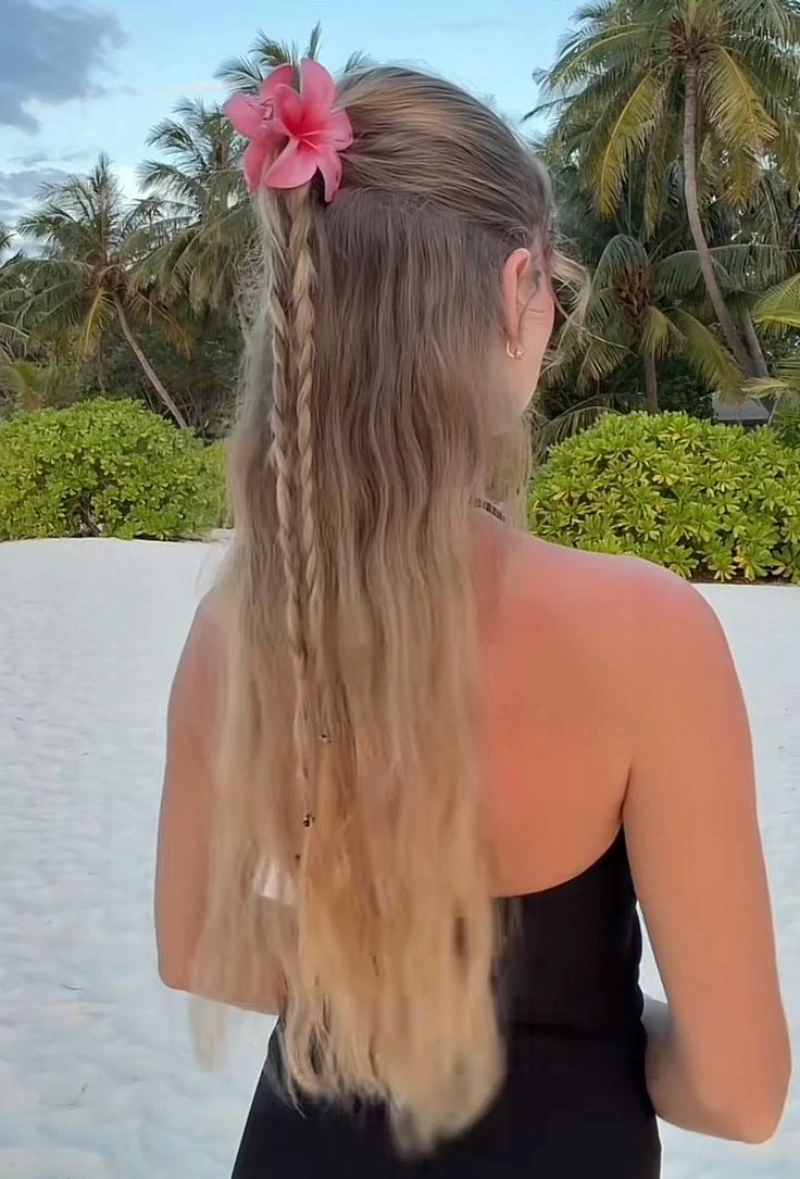 Tiny Flower Braid Detail