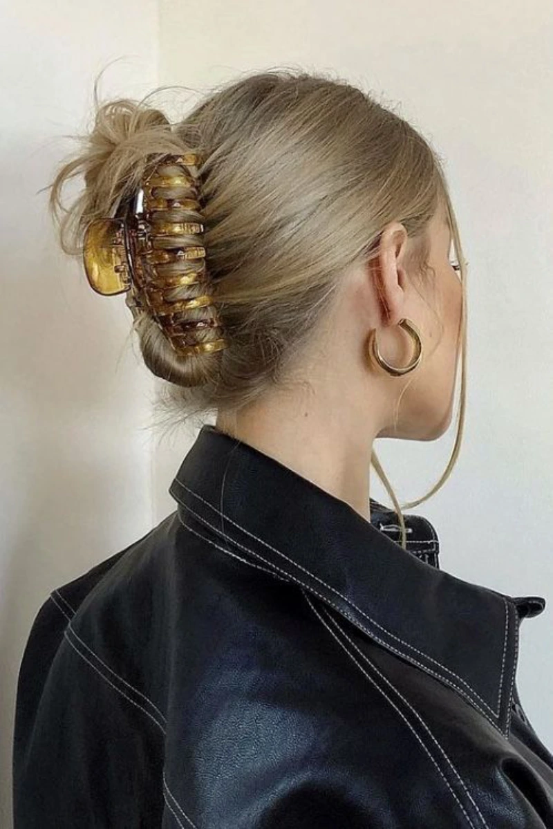 Sleek Brown High Twist