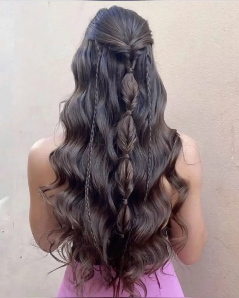 Romantic Hollywood Waves Cowgirl Hairstyles