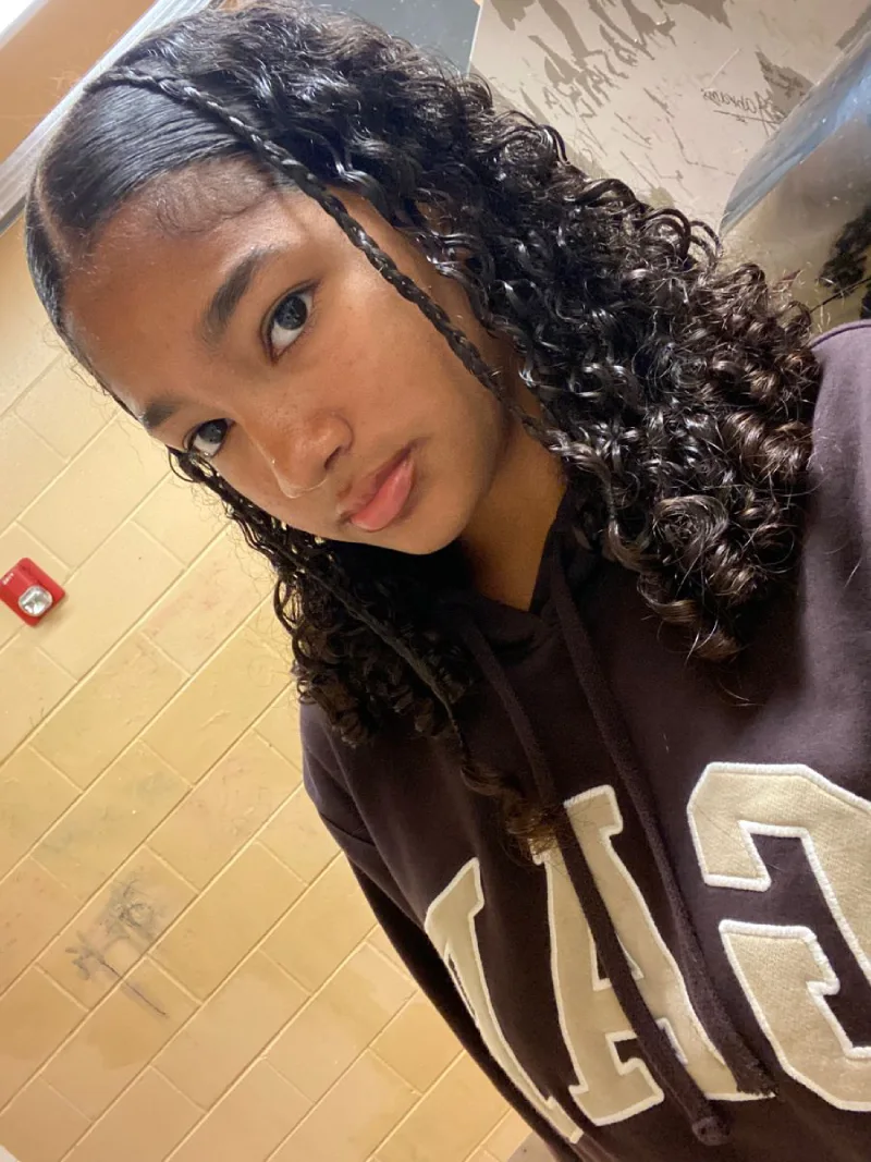 Side-Parted Curly Look Hairstyle for School