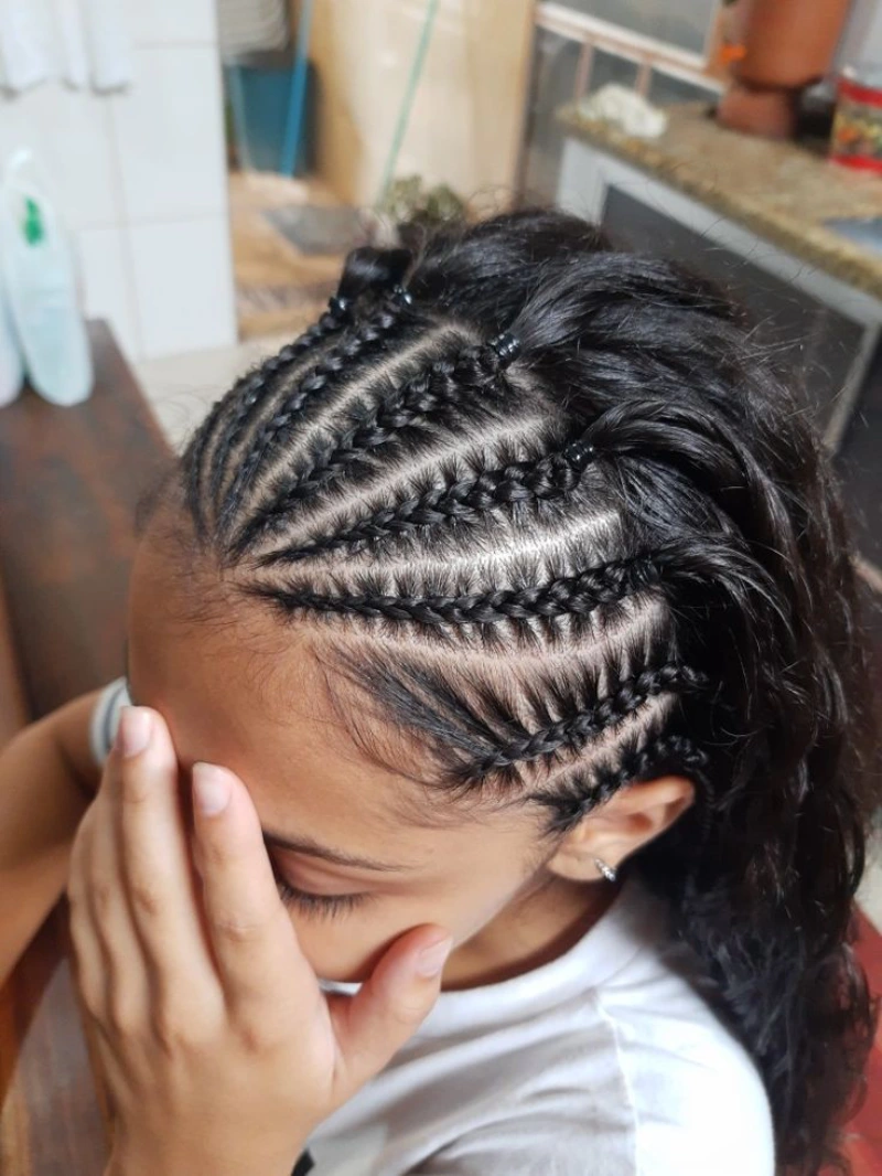 Patterned Braids with Flow