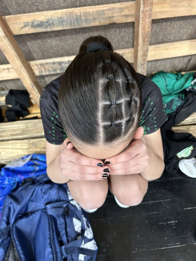 Sectioned Front Sleek Pony