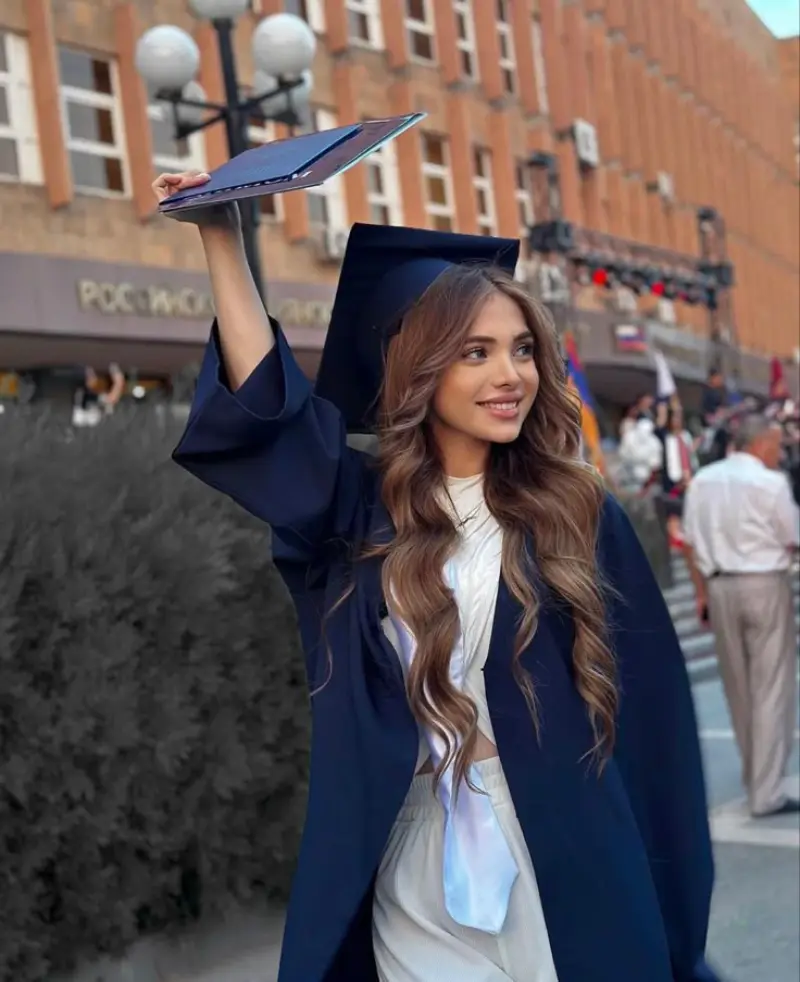 graduation hairstyles with cap
