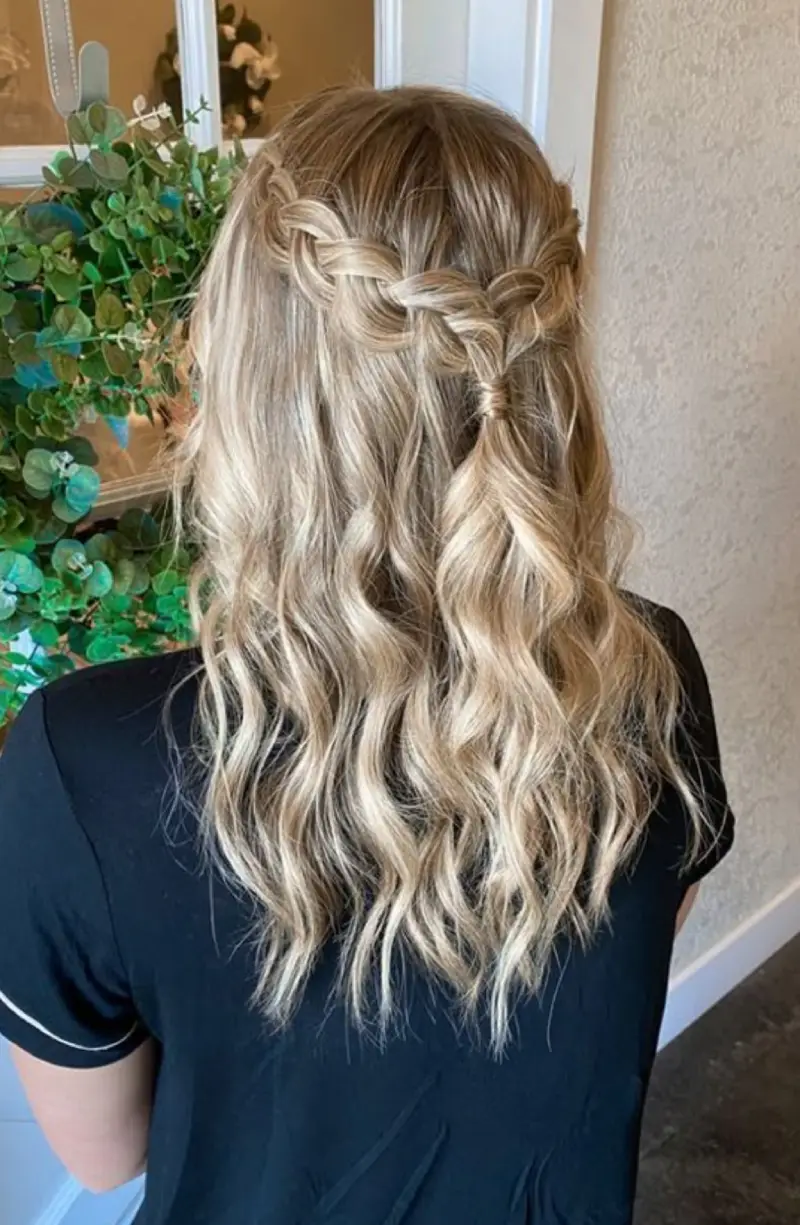 Flowy Loose Waves homecoming hairstyle