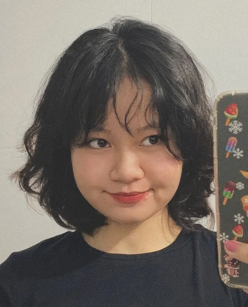Wavy Dark Short Bob