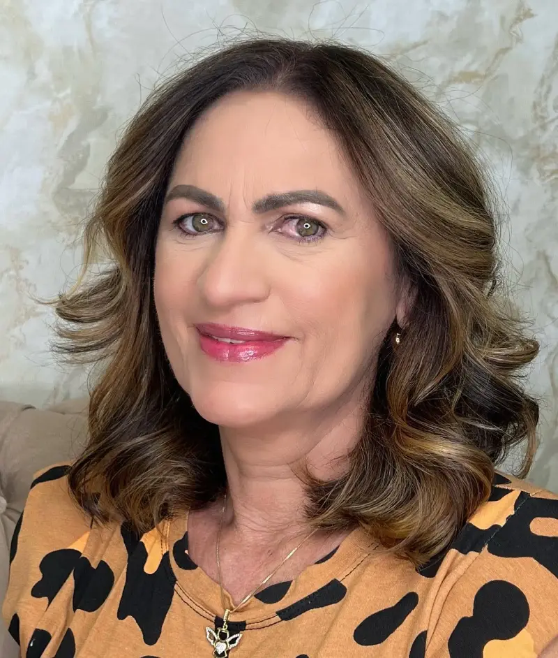 soft wavy medium hairstyle