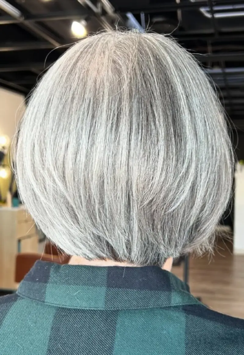 simple silver bob hairstyle