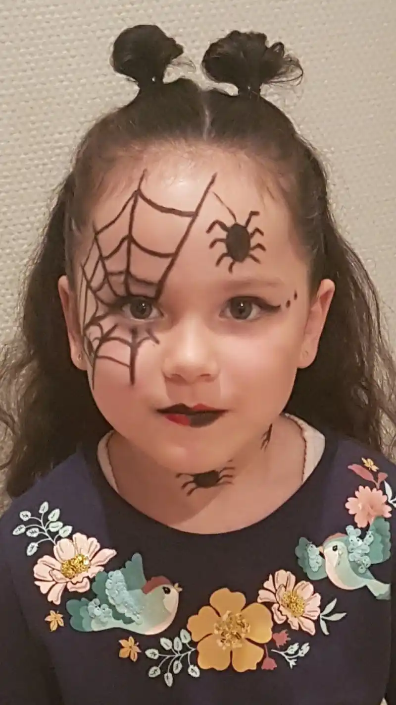 spiderweb crown style halloween hairstyle for kids