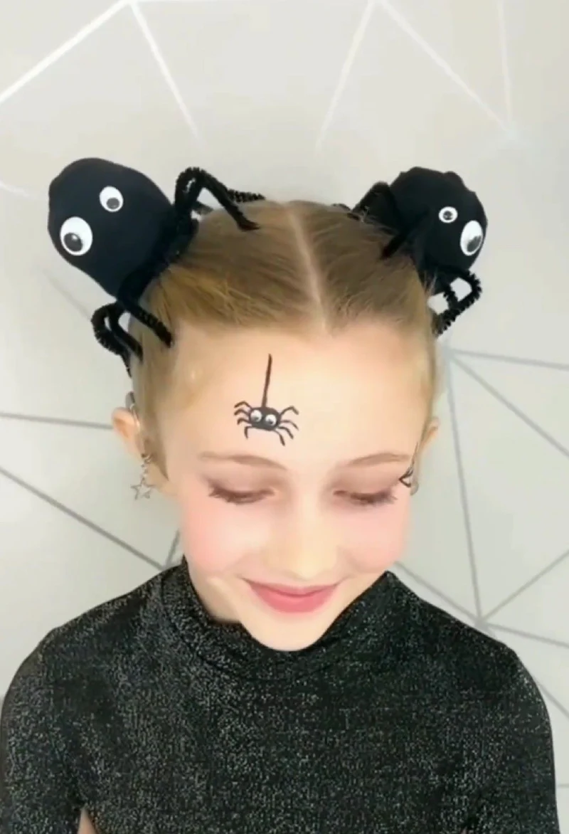 mini spider ear buns halloween hairstyle for kids