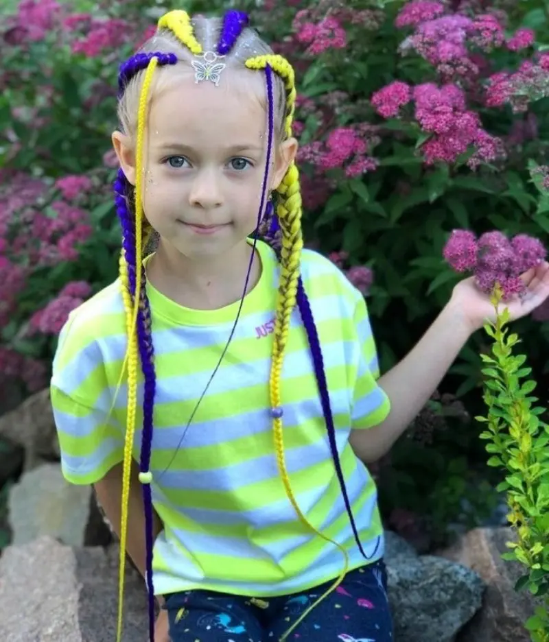 spider leg braids halloween hairstyle