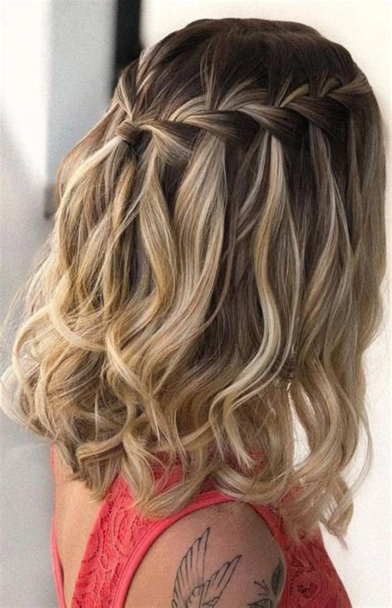 Wavy Half Up Style