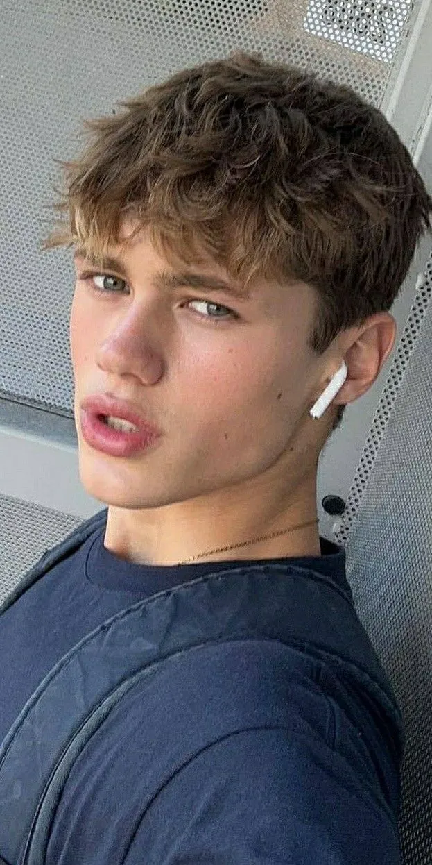 Clean Wavy Crop Style