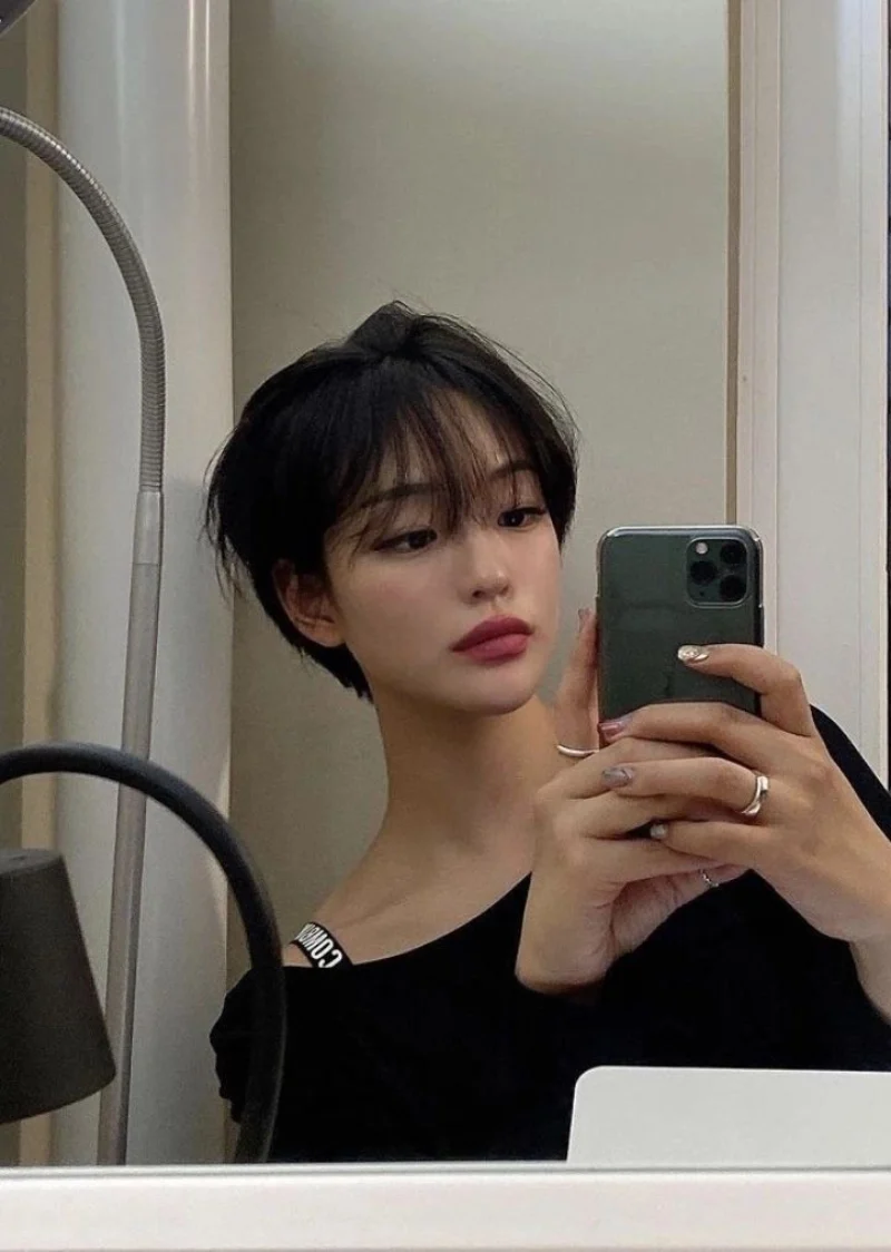 short hairstyle women